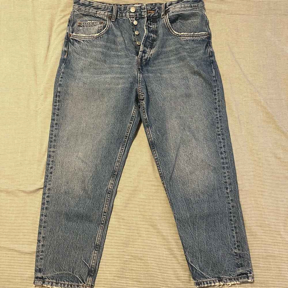 Zara High Rise Mom Jean Size 32 Waist